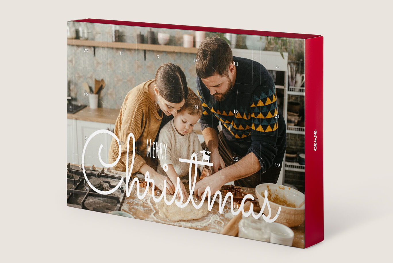 Koppel bakt samen koekjes in een uitnodigende kerstkeuken.