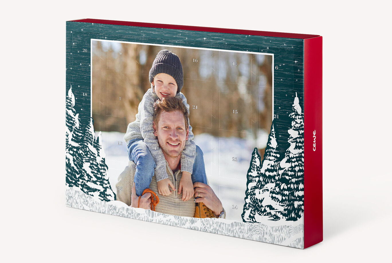 Een feestelijke adventskalender met versierd design en een vrolijke foto van een kind op iemands schouders